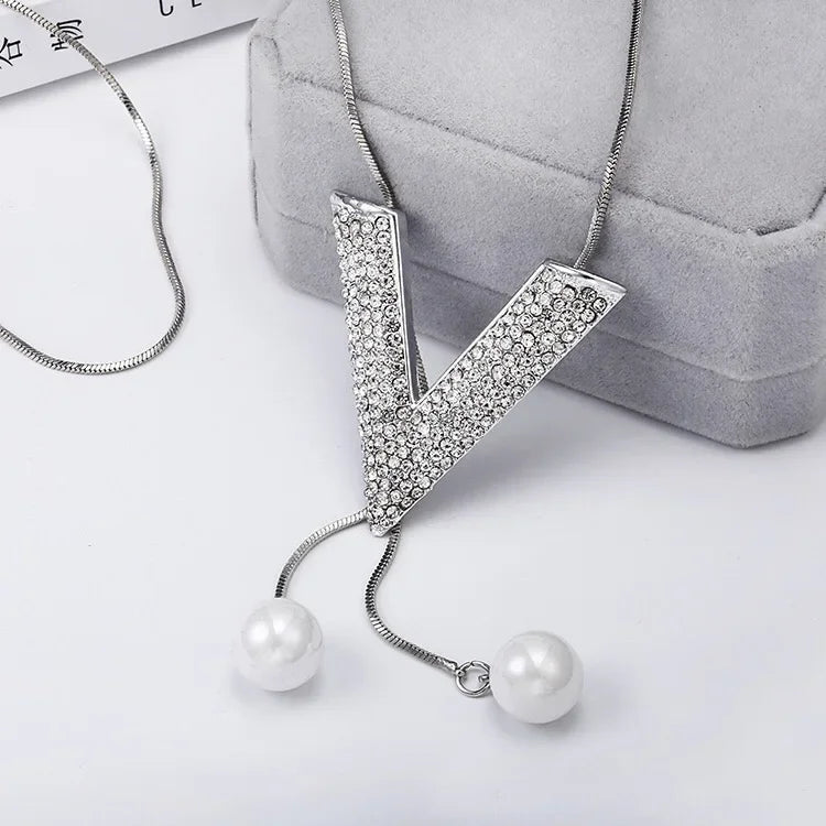 Classic Letter V Sweater Chain Long Necklaces 2024 New Korean Crystal Pearl Female Necklace for Women Lady Accessories