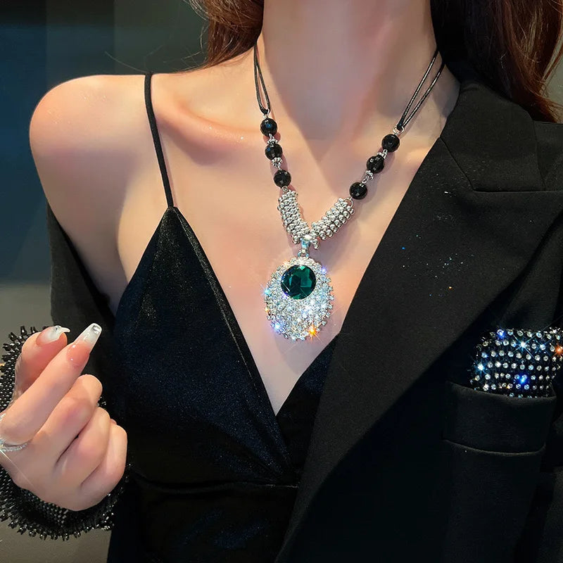 Vintage Green Crystal Round Pendant Necklace Girl Fashion Trend Shiny Rhinestone Banquet Necklace Jewelry Gift Women New
